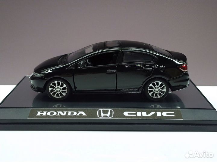 1:38 Honda Civic 4D Black