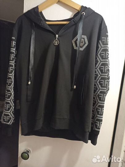 Женский спортивный костюм