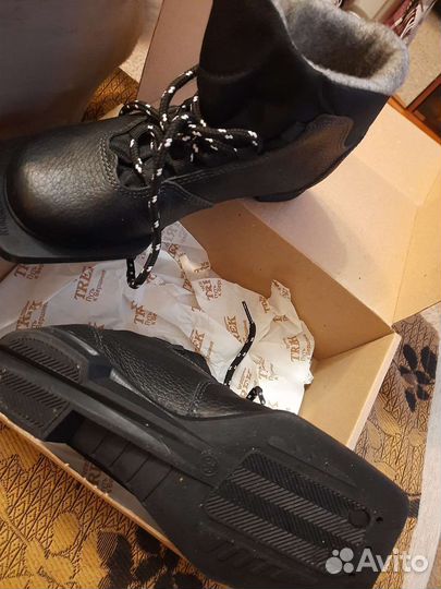 Лыжные ботинки