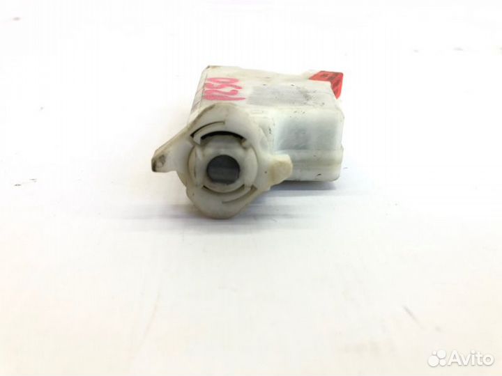 Замок лючка бензобака задний Nissan Murano PZ50