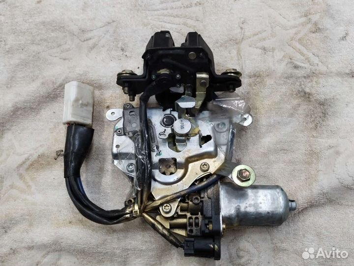 Замок багажника toyota harrier