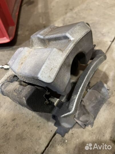 Суппорт тормозной задний Lexus RX 350 3