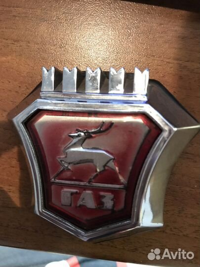Эмблема Газ 13