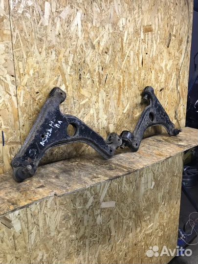 Рычаг подвески нижний передний Opel Astra H