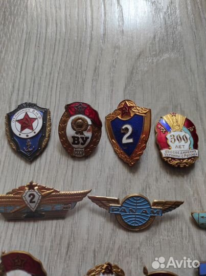 Значки разные тяжелые