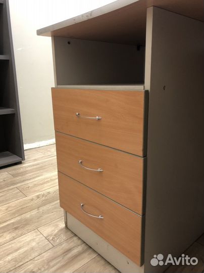 Компьютерный офисный стол