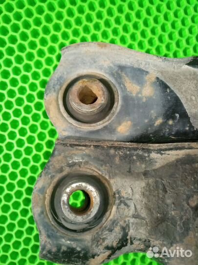 Рычаг подвески задний нижний Mitsubishi Carisma