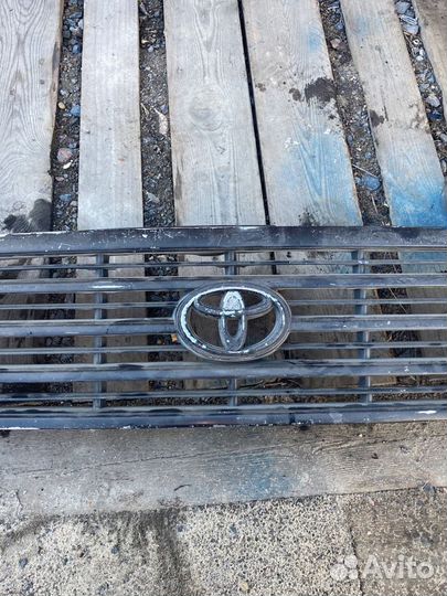 Решетка радиатора toyota land cruiser 100