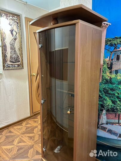 Шкаф-витрина для посуды,книг