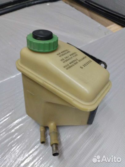 Бачок гура audi 100(с4)