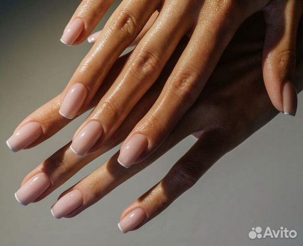 Модель на маникюр или педикюр с покрытием гель-лак