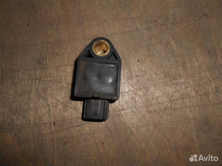 Датчик ускорения от Toyota Corolla Verso 2004