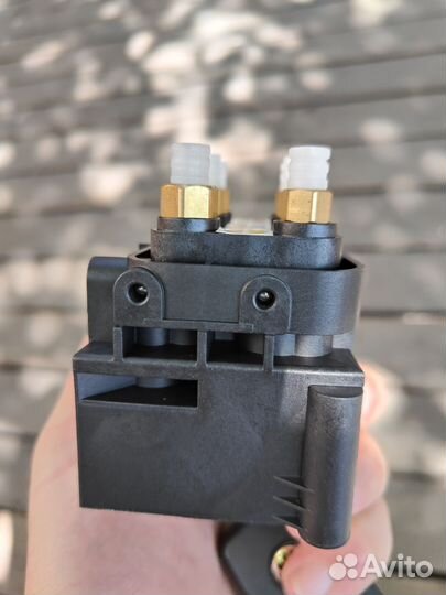 Блок клапанов пневмоподвески для Мерседес 164