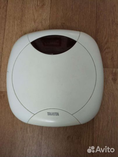 Электронные напольные весы tanita