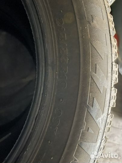 Bridgestone Blizzak Spike-02 215/55 R16 93T