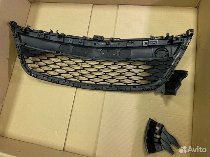 Решетка в бампер Mazda Cx-7 ER3P L3-VDT 2009