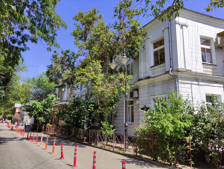 3-к. квартира, 100 м², 2/2 эт.