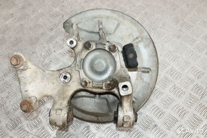 Ступица кулак задний правый Suzuki Kizashi 2WD