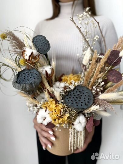 Композиция из стабилизированных цветов и сухоцвето