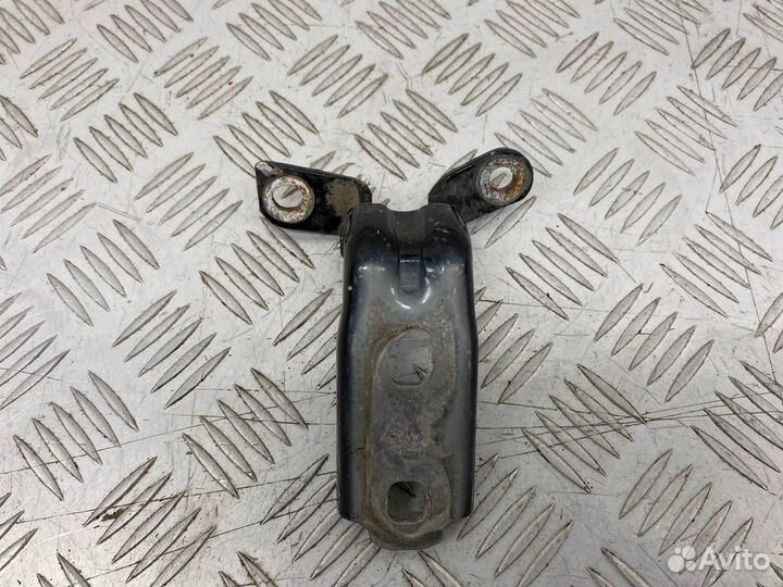 Б/У петля двери задний правый Chevrolet Cruze J300