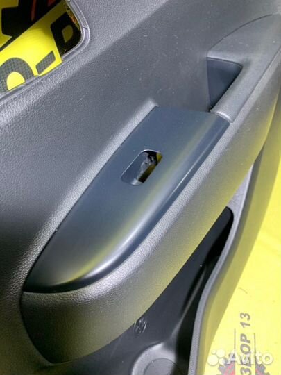 Обшивка двери передняя правая Kia Rio Х G4FG 2021