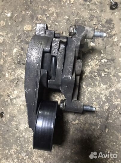 Натяжитель ремня Volkswagen Passat B6