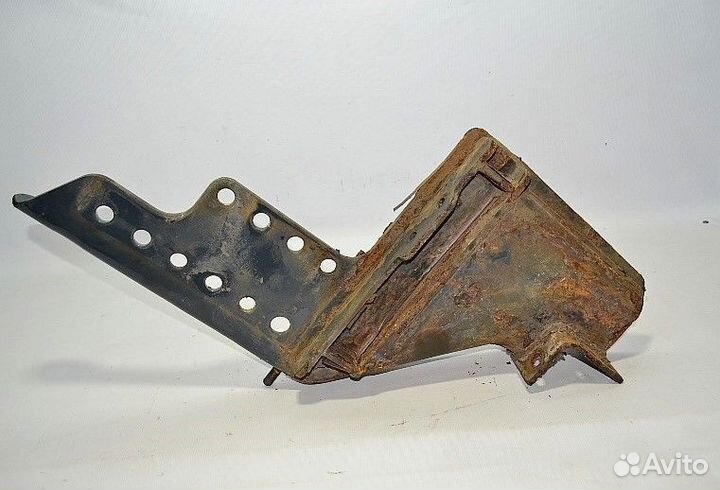 Кронштейн переднего бампера, правый iveco Stralis