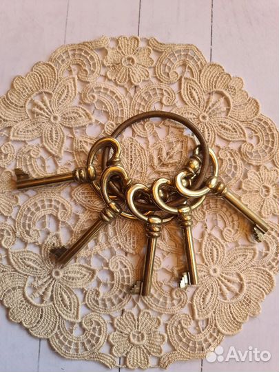 Связка старинных ключей