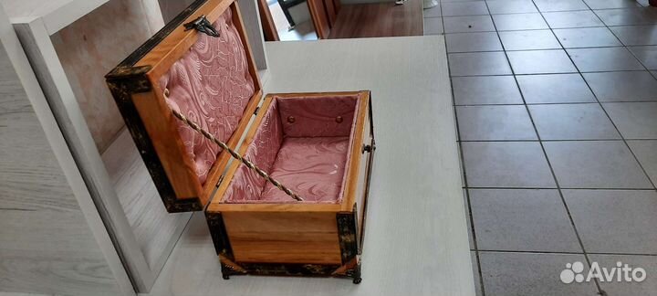 Деревянная шкатулка