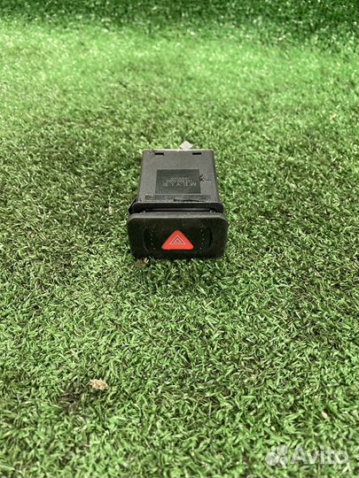 Кнопка аварийки Volkswagen Bora