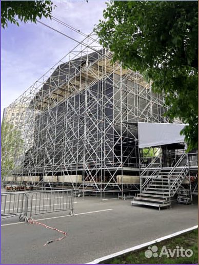 Строительные леса- подиумы, сцены, траверсы Layher
