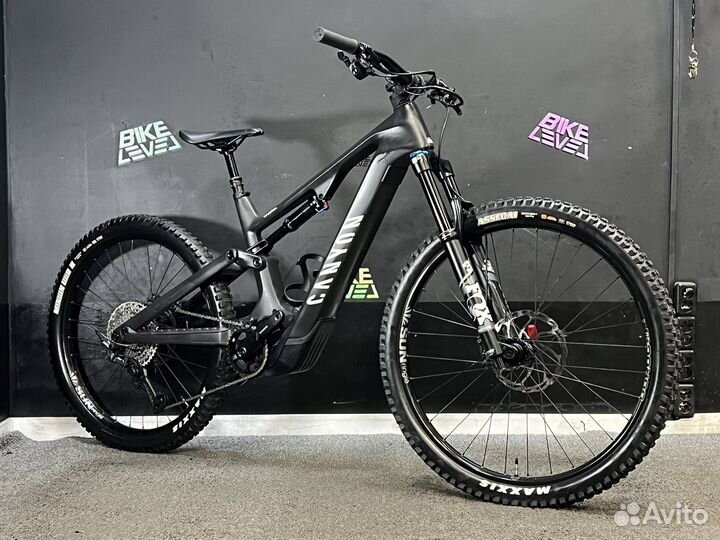 2023г Carbon E-enduro Canyon Spectral:ON CF8