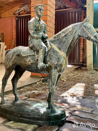 Бронзовая статуэтка конь ворошилов 140 кг