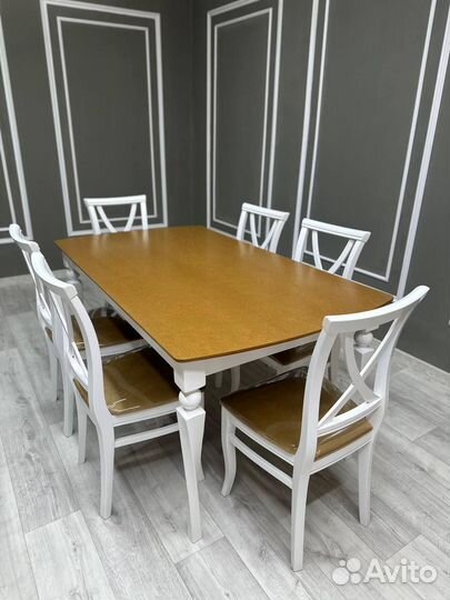 Кухонный стол и стулья новые
