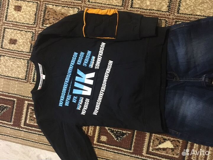 Продам костюмчик для мальчика кофта и джинсы