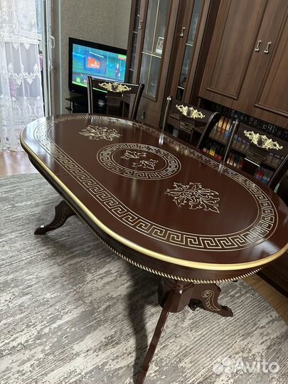 Стол со стульями