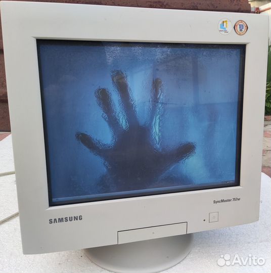 Монитор Samsung 757NF