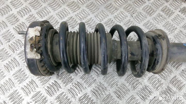 Стойка передняя Chrysler 300C (2004–2011)