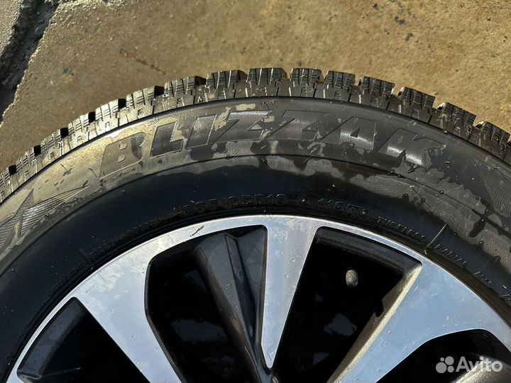 Bridgestone Blizzak Spike-02 235/65 R18