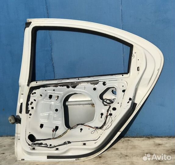 Дверь правая задняя Додж Intrepid 2004г 2.7л