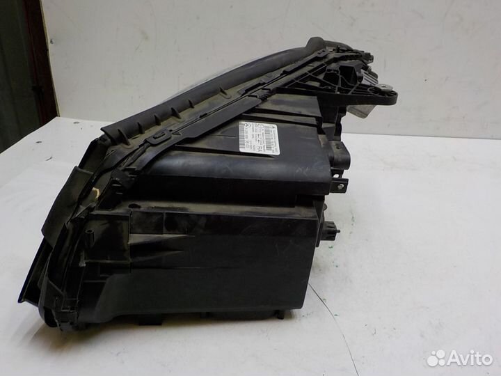 Фара правая на Mercedes-Benz W205 (C-Klasse)