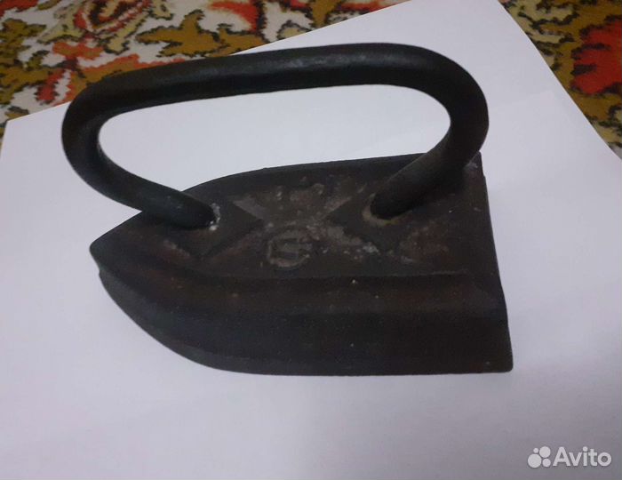 Старинный утюг в коллекцию или для интерьера