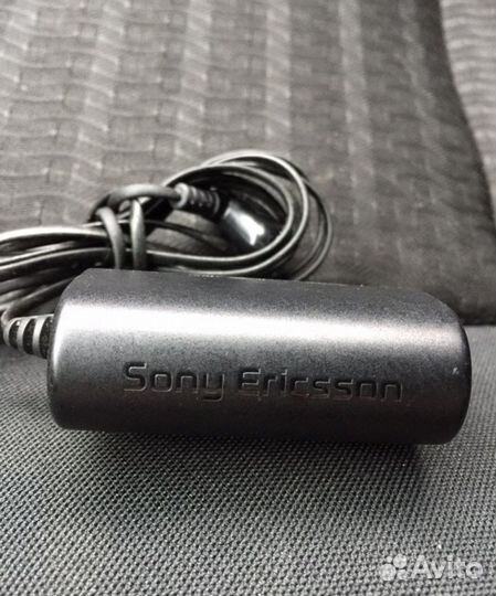 Зарядник Sony Ericsson