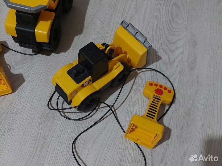 Игрушки белаз и погрузчик