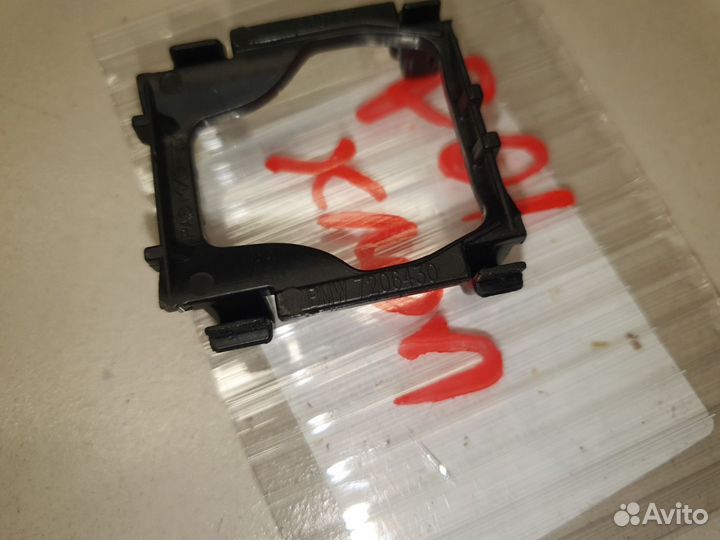 Уплотнитель ответной части замка багажника BMW 7 F