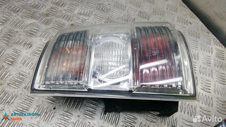 Фонарь задний правый Mitsubishi Pajero 4 2009