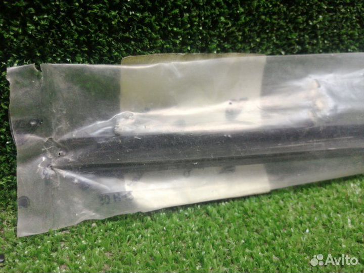 Молдинг лобового стекла передний правый Ford