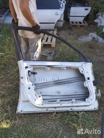Дверь боковая передняя левая Volkswagen Passat