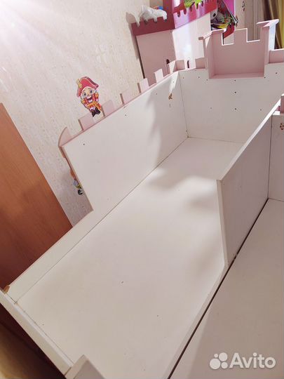 Двухъярусная кровать