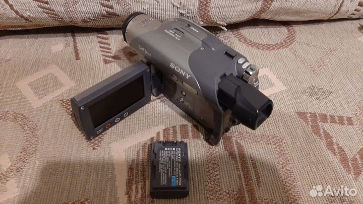 Цифровая видеокамера Sony DCR-DVD205E